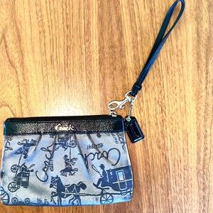 ✨ Coach Madison Horse & Carriage Pleated Wristlet – Y2K Vintage ✨